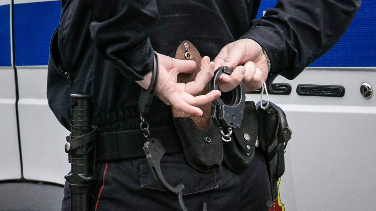Пьяный россиянин с охотничьим ружьем расправился с тремя людьми и лег спать Пьяный россиянин с охотничьим ружьем расправился с тремя людьми и лег спать