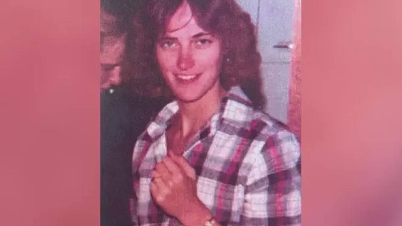 Полиция нашла останки пропавшей в 1983 году женщины благодаря подкасту Полиция нашла останки пропавшей в 1983 году женщины благодаря подкасту