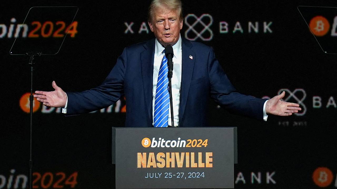 Биткоин обвалился до уровня времен прихода к власти Трампа Биткоин обвалился до уровня времен прихода к власти Трампа