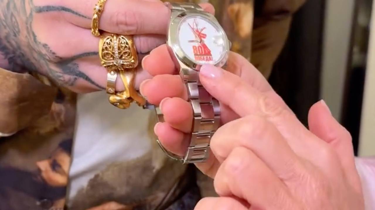 Киркоров похвастался выпущенными к 80-летию Победы часами Rolex Киркоров похвастался выпущенными к 80-летию Победы часами Rolex