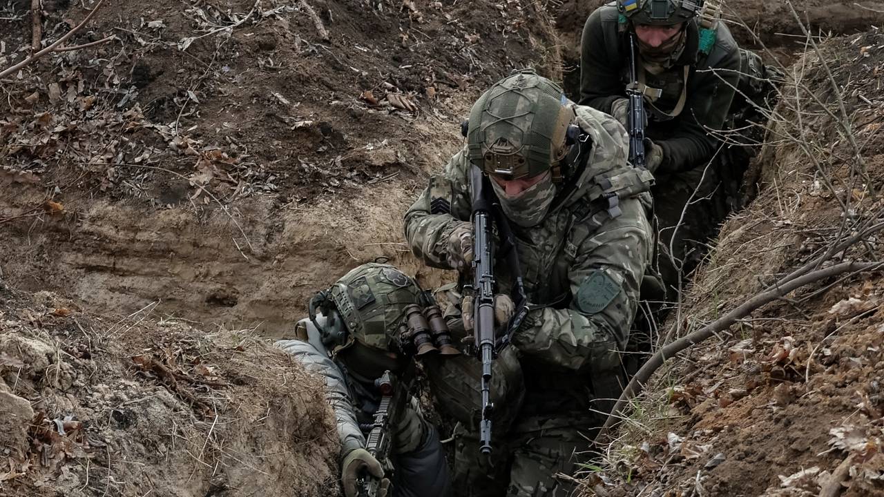 Военный высказался о способе обороны ВСУ в Курской области Военный высказался о способе обороны ВСУ в Курской области