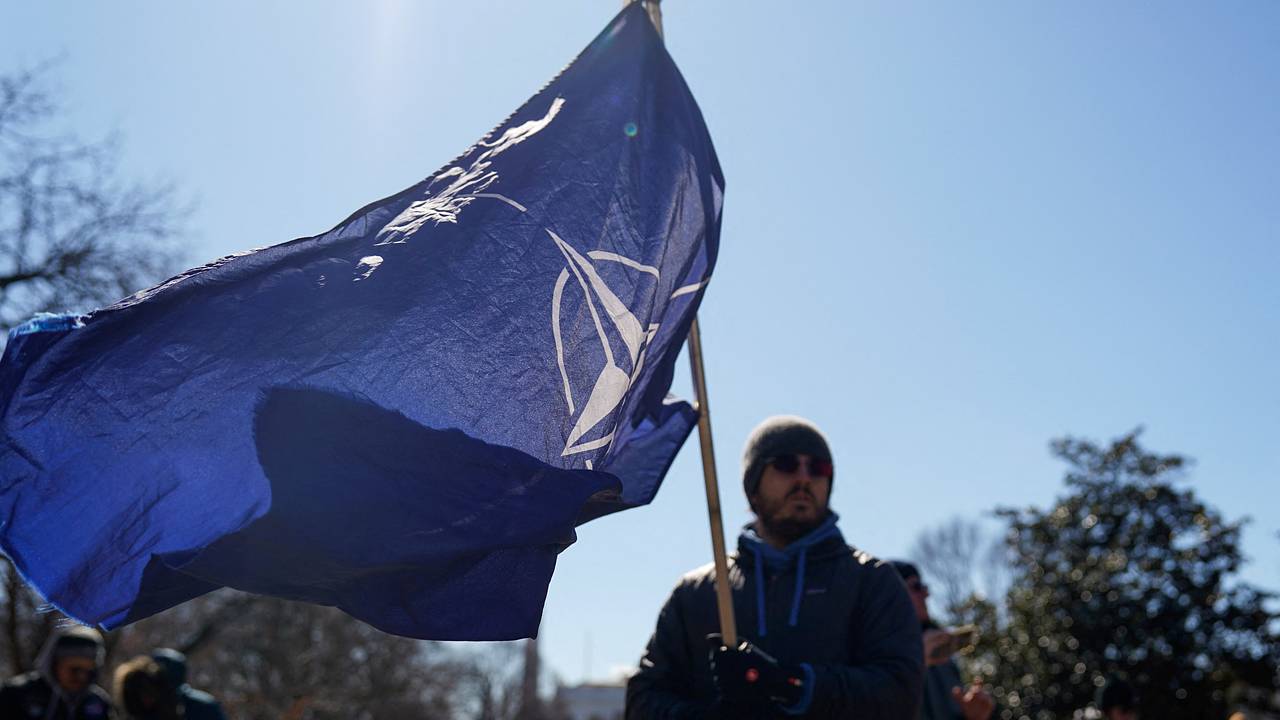НАТО предрекли потерю смысла для США и развал НАТО предрекли потерю смысла для США и развал