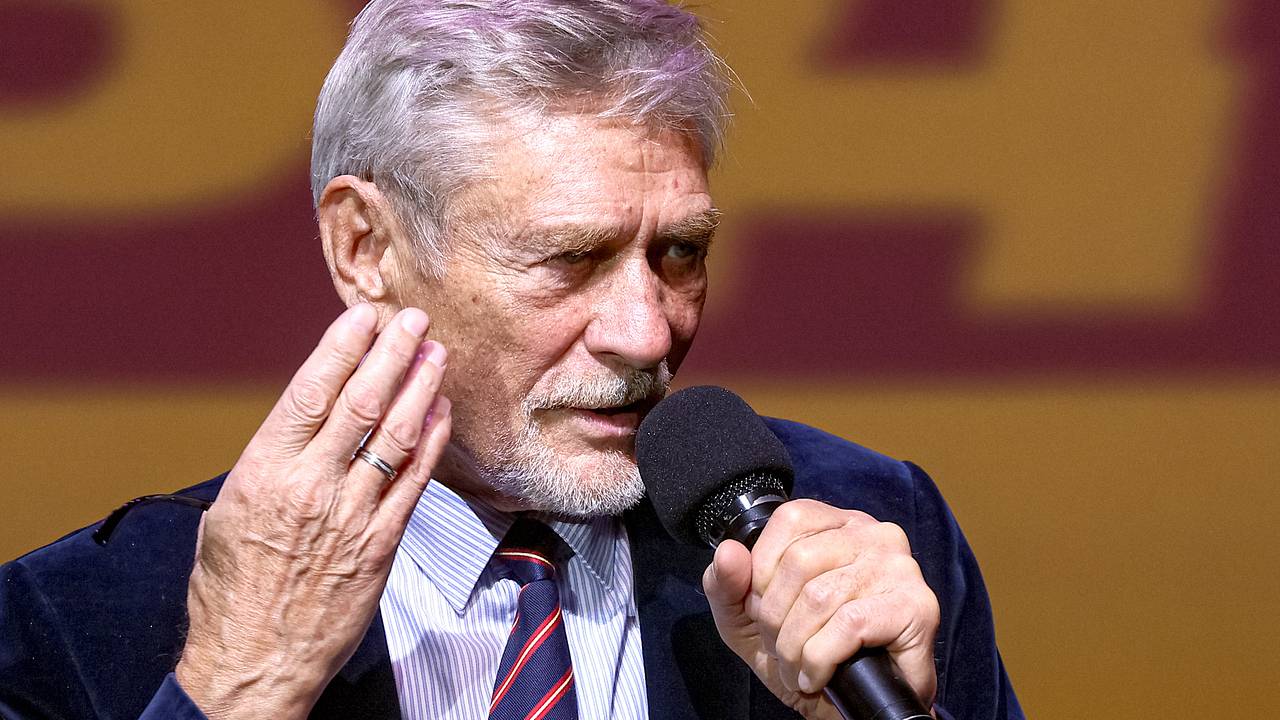 Звезда фильма «Любовь и голуби» заявил о надломленности Ефремова после колонии Звезда фильма «Любовь и голуби» заявил о надломленности Ефремова после колонии
