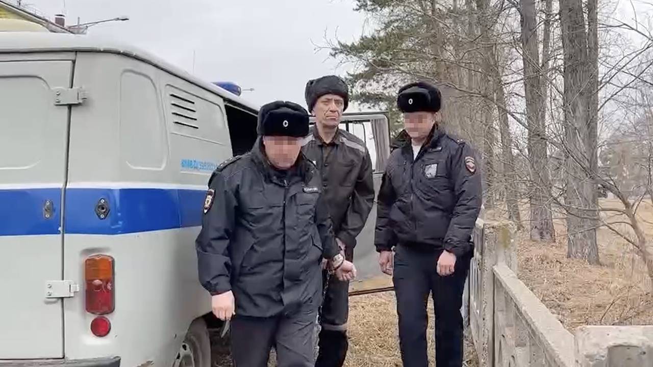 Следственные действия по новому обвинению ангарского маньяка попали на видео Следственные действия по новому обвинению ангарского маньяка попали на видео