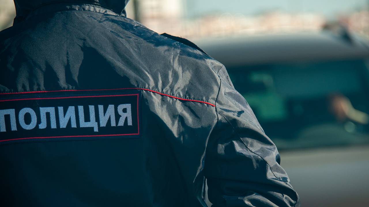 Пьяный мужчина открыл стрельбу по машинам в российском городе