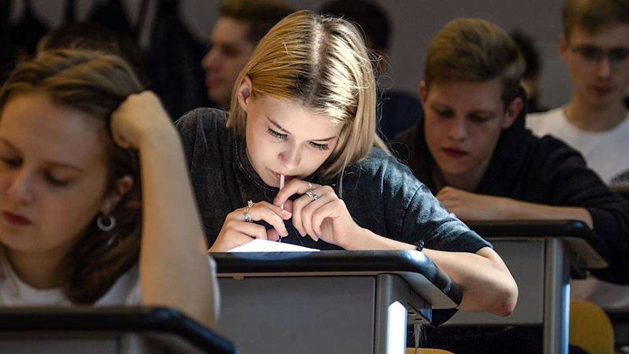 В Минобрнауки высказались о ЕГЭ и переходе на новую систему образования