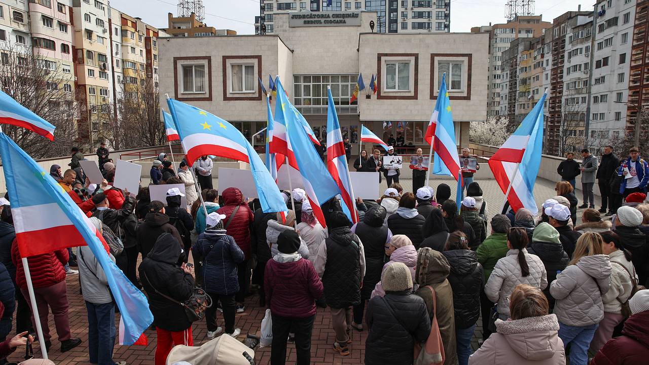 Парламент Гагаузии обвинил власти Молдавии в попытке ликвидировать автономию региона Парламент Гагаузии обвинил власти Молдавии в попытке ликвидировать автономию региона