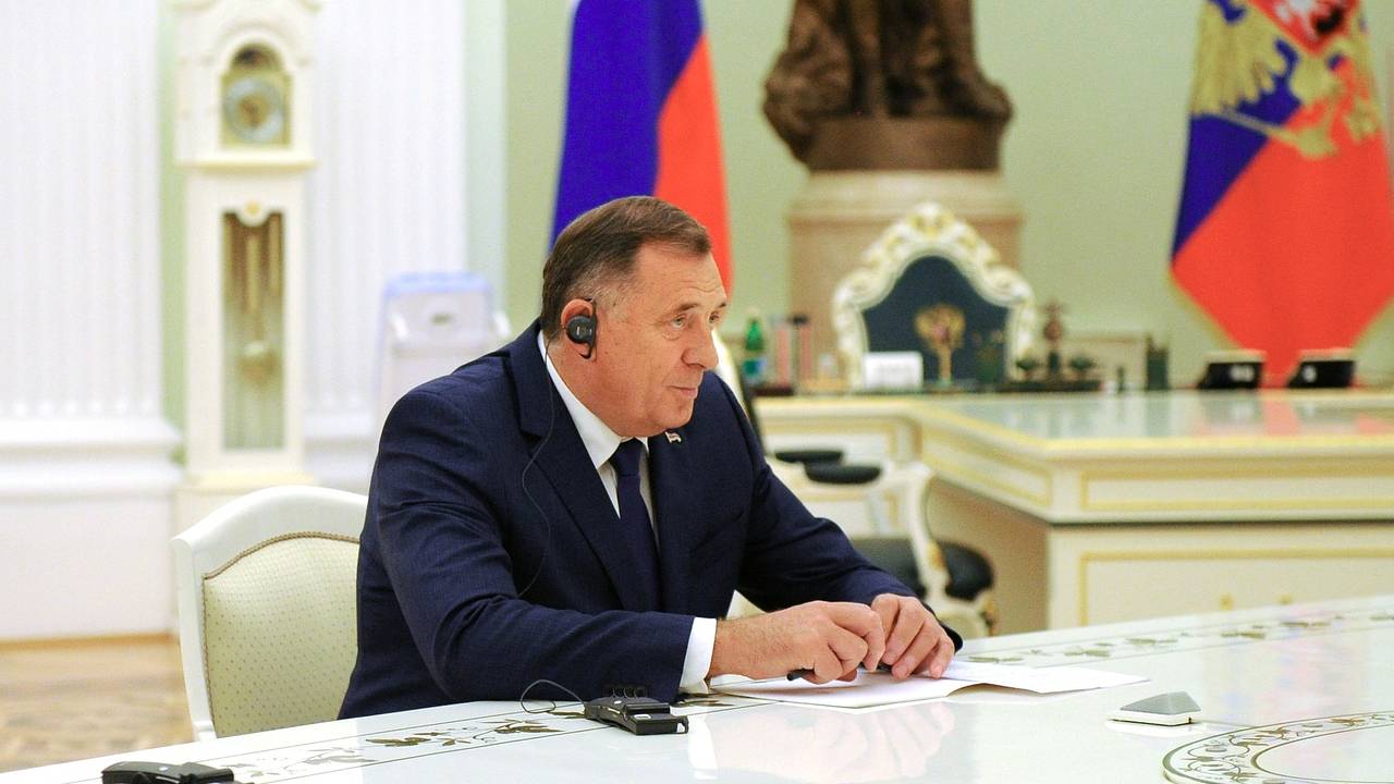 Европу и Германию призвали перестать демонизировать и постоянно ругать Россию Европу и Германию призвали перестать демонизировать и постоянно ругать Россию