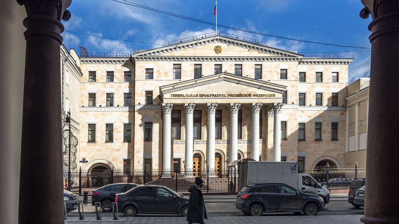 Генпрокуратура России оценила идею контролировать переводы мигрантов Генпрокуратура России оценила идею контролировать переводы мигрантов