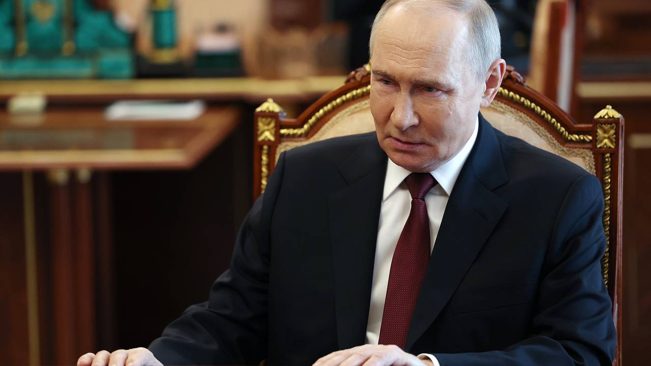 Путин призвал армию к отражению возможных нарушений перемирия Путин призвал армию к отражению возможных нарушений перемирия