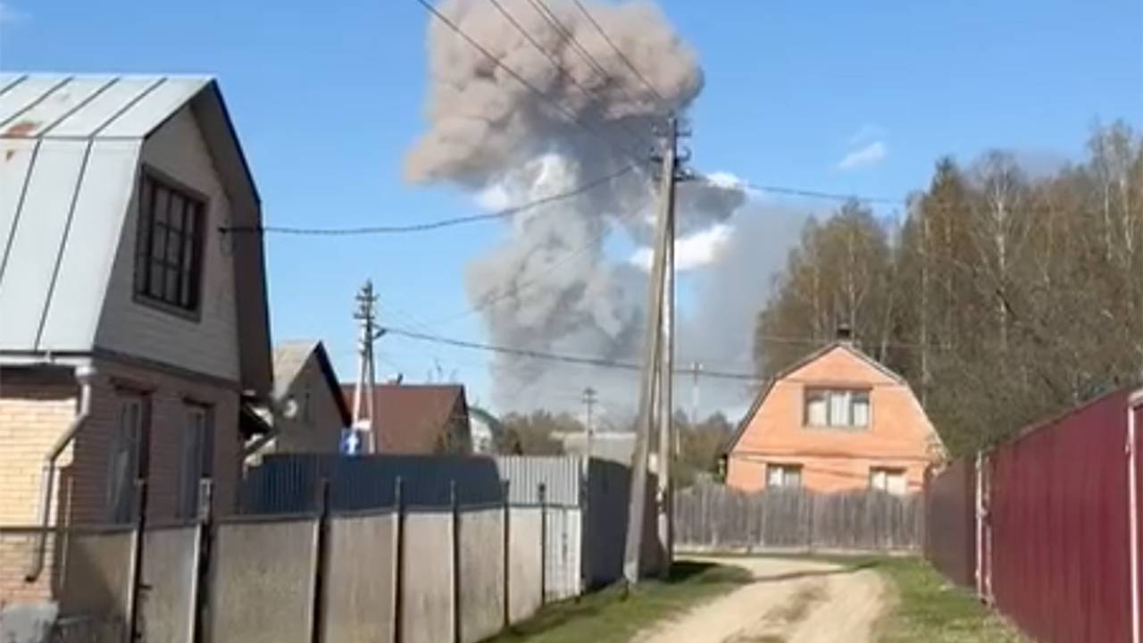 Две ракеты упали на гражданские объекты после взрывов во Владимирской области