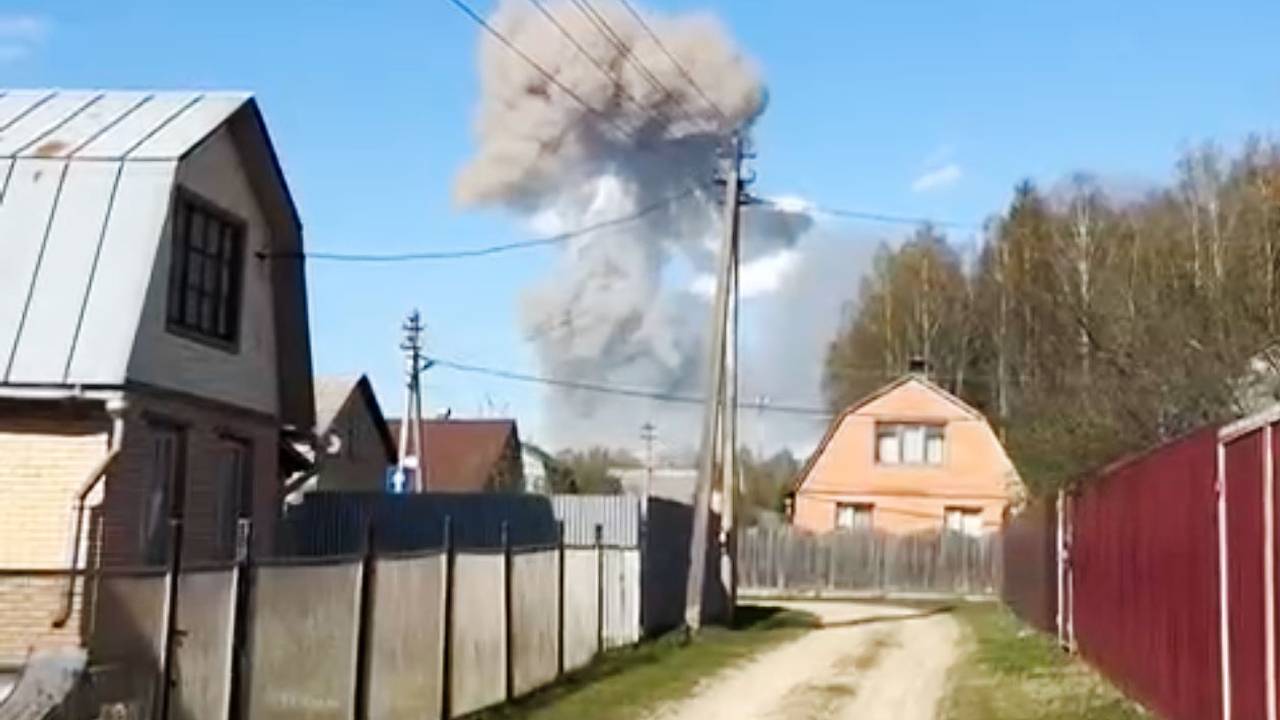 Очевидец рассказал о зареве во время взрывов боеприпасов во Владимирской области Очевидец рассказал о зареве во время взрывов боеприпасов во Владимирской области