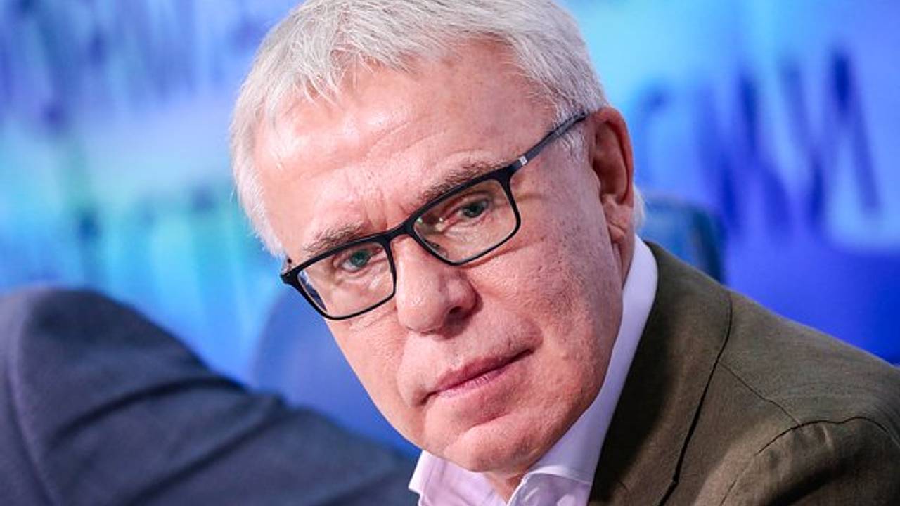 Фетисов ответил пожаловавшемуся в МОК на Медведева Гашеку Фетисов ответил пожаловавшемуся в МОК на Медведева Гашеку