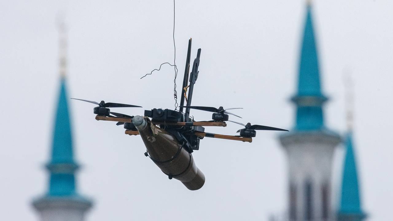 Российские бойцы сбили дрон-бомбардировщик под Красноармейском Российские бойцы сбили дрон-бомбардировщик под Красноармейском