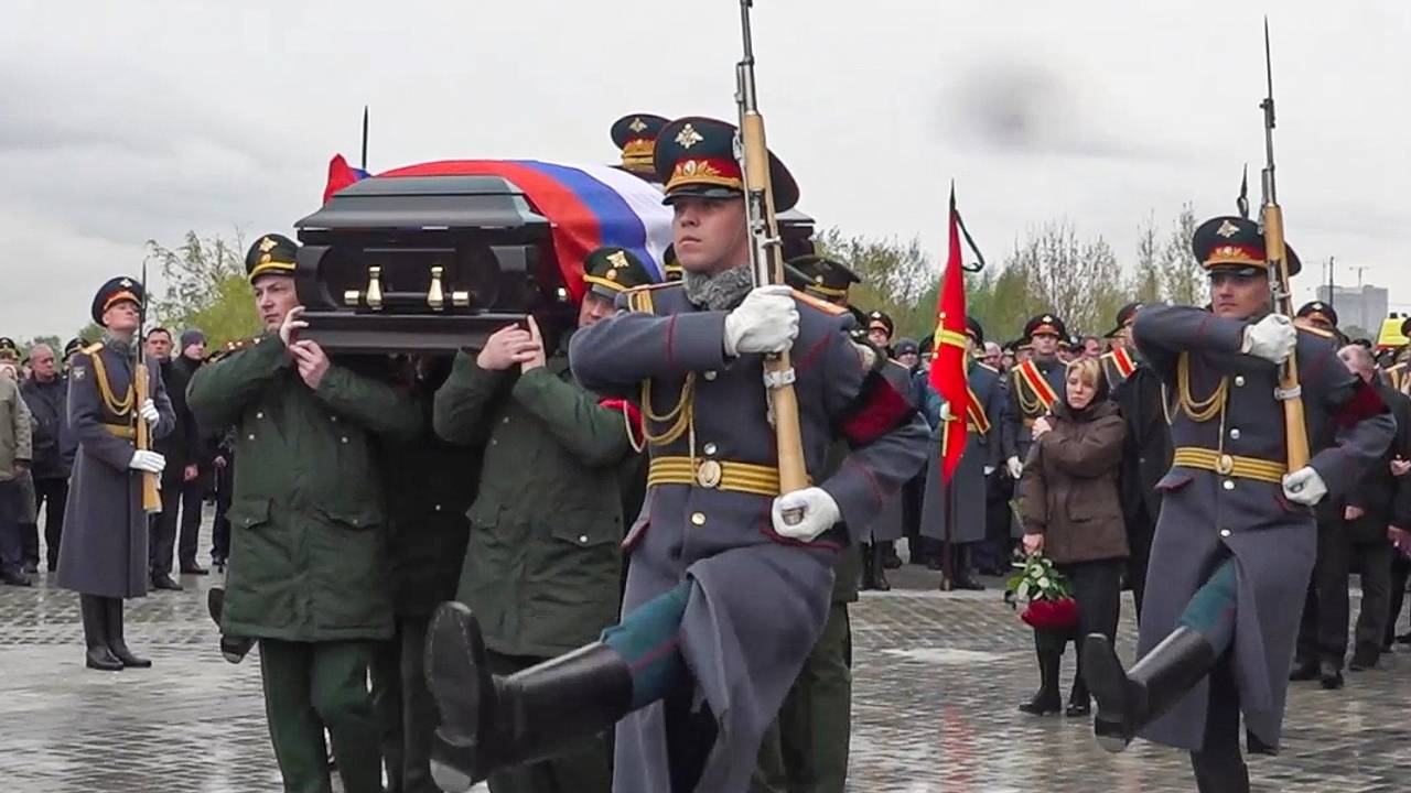 Путин и Белоусов направили венки на прощание с генерал-лейтенантом Москаликом