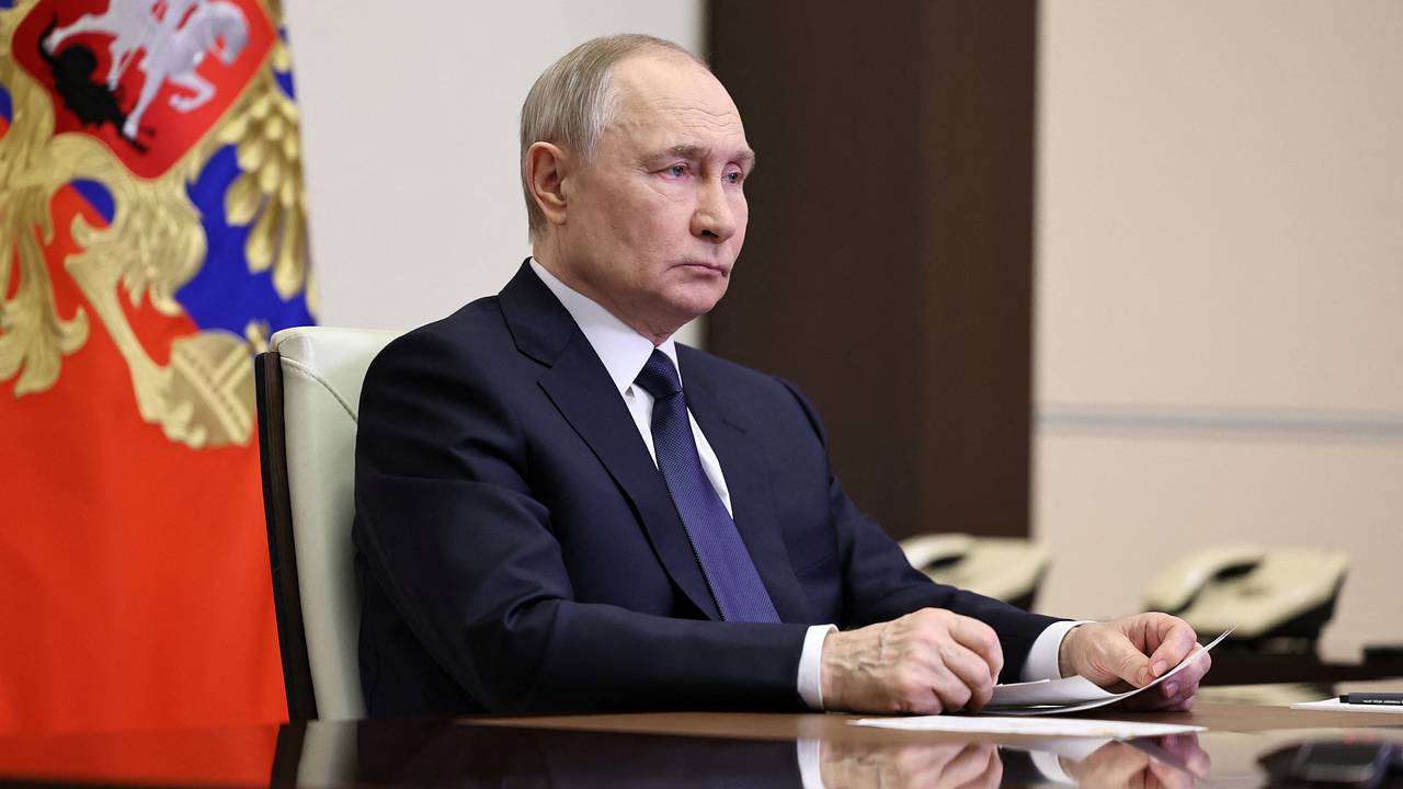 Путин отказался считать себя вершителем судеб
