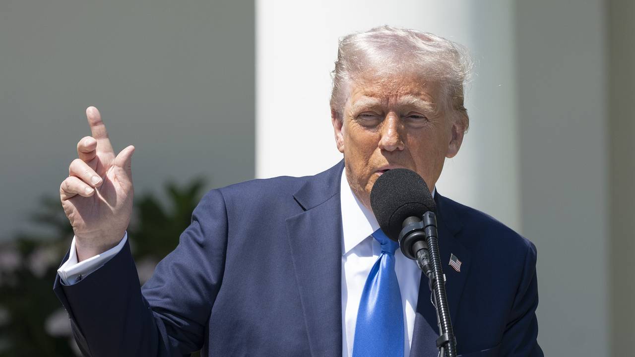 «Он не отвечает на их звонки». Трамп рассказал, что европейские лидеры много раз просили его позвонить Путину из-за Украины