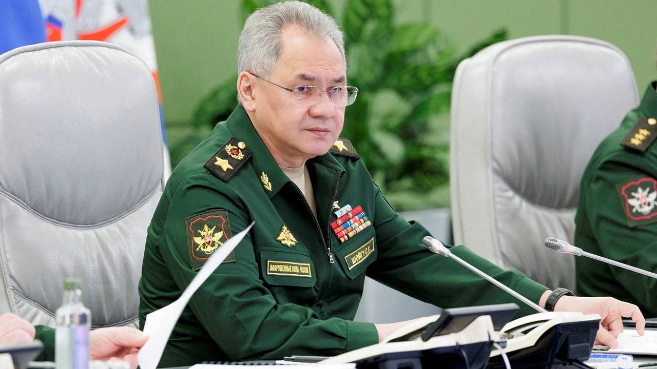 Шойгу заявил о запуске НАТО программы по приготовлению к конфликту с Россией Шойгу заявил о запуске НАТО программы по приготовлению к конфликту с Россией