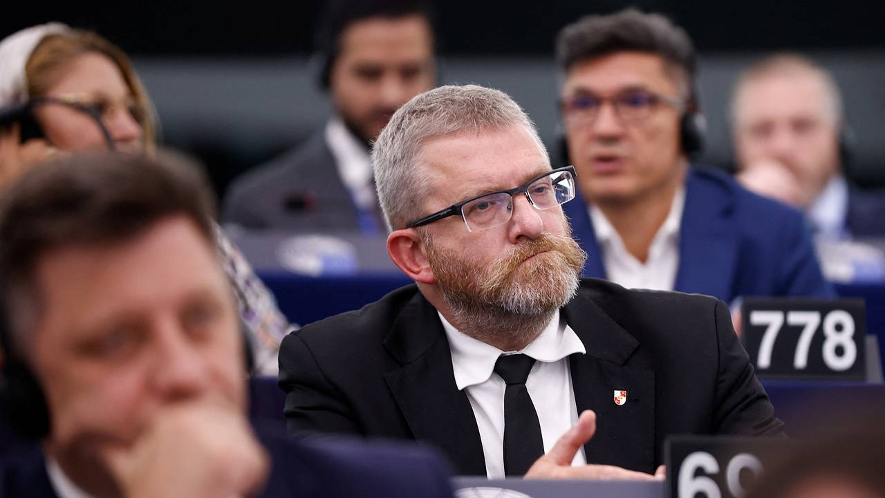 Скандального кандидата в президенты Польши лишили неприкосвенности Скандального кандидата в президенты Польши лишили неприкосвенности