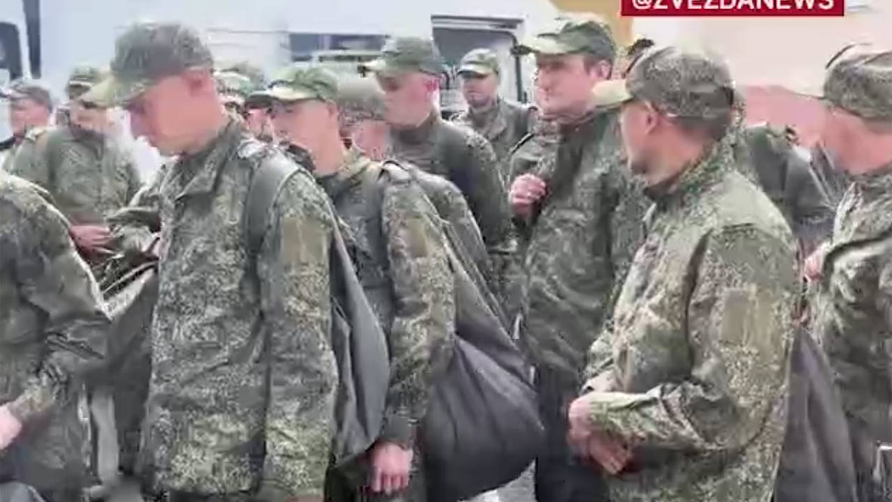 Опубликовано первое видео с возвращенными из украинского плена российскими бойцами
