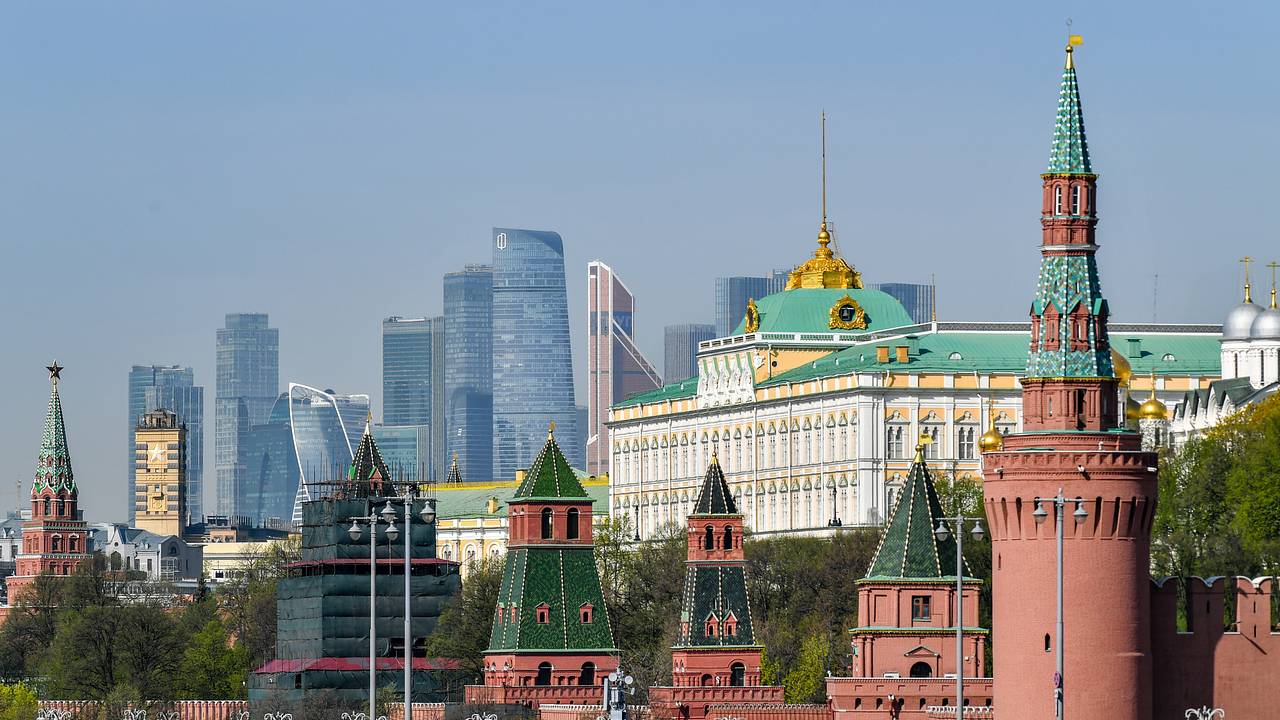 В Кремле прокомментировали запрет стран ЕС на перелеты Вучича и Фицо в Россию