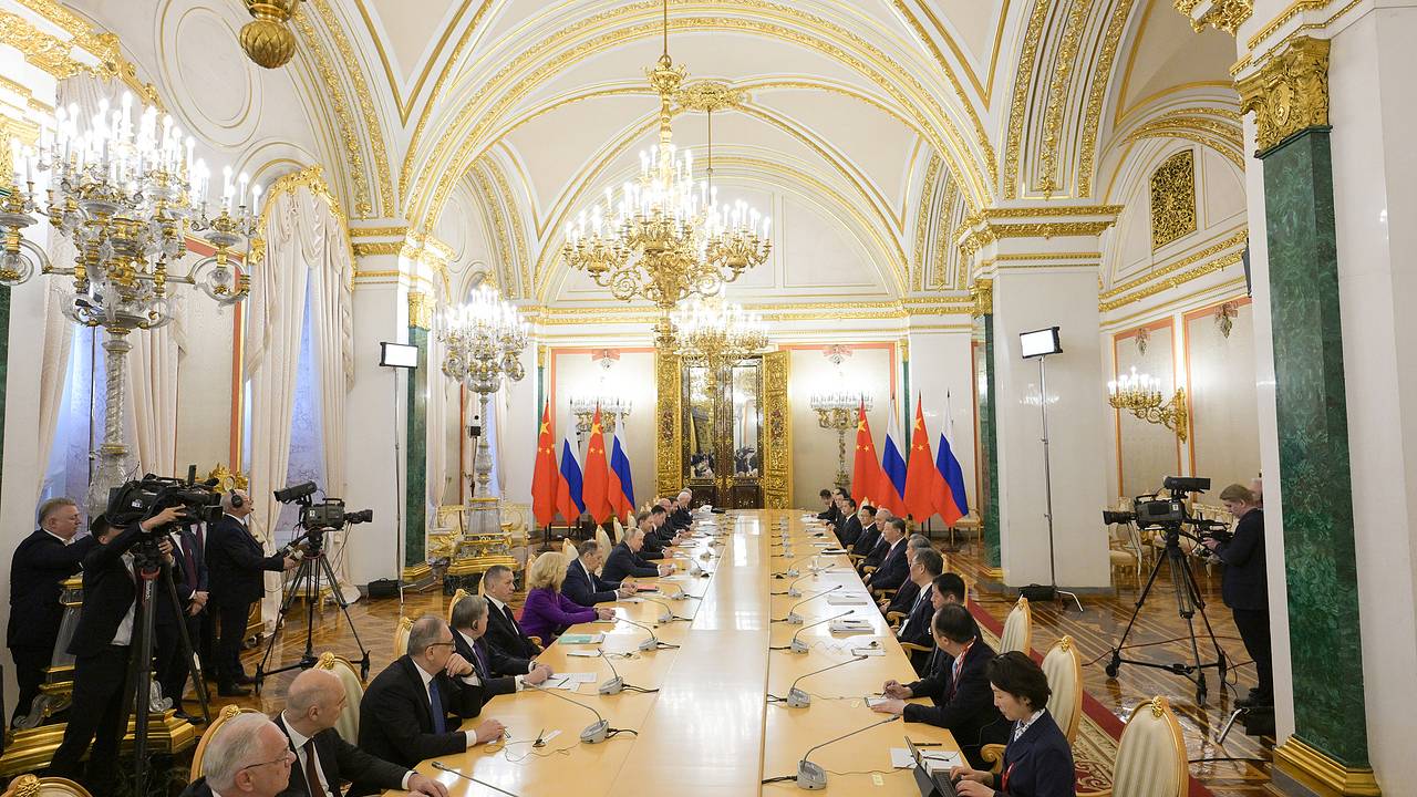 В Кремле ответили на вопрос о разговоре Путина и Си Цзиньпина об Украине В Кремле ответили на вопрос о разговоре Путина и Си Цзиньпина об Украине