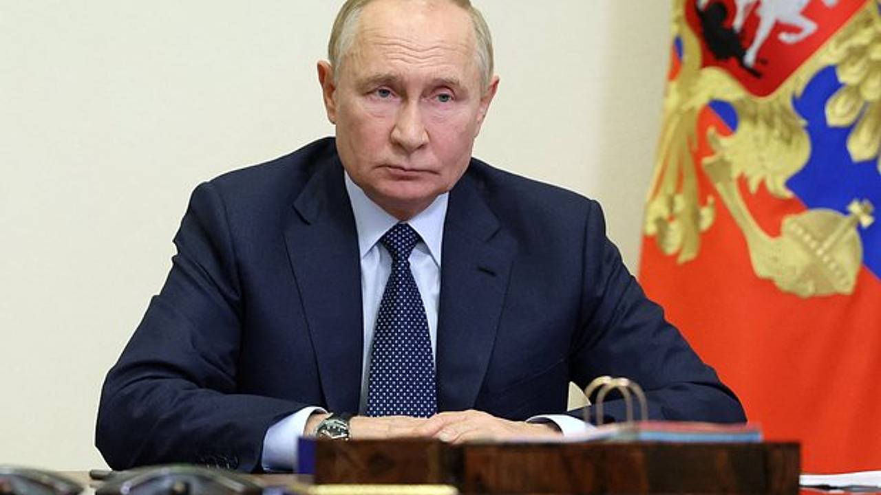 Путин пообещал уделить внимание безопасности Южной Осетии Путин пообещал уделить внимание безопасности Южной Осетии