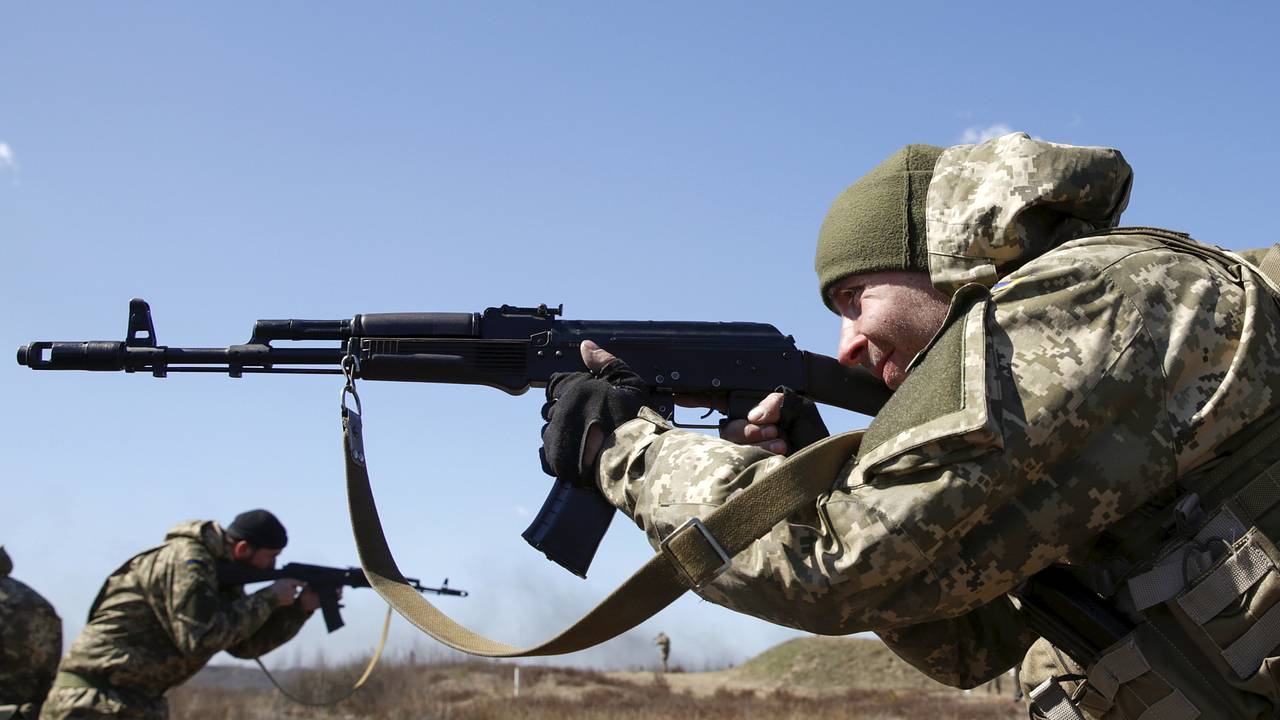 На Украине мужчина вышел в поле с конем и был схвачен военкомами