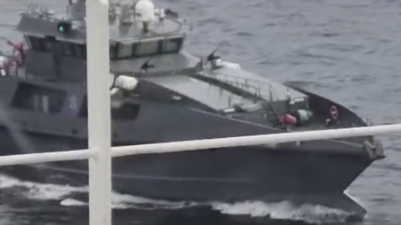 Появилось видео попытки захвата шедшего в порт РФ танкера эстонскими военными Появилось видео попытки захвата шедшего в порт РФ танкера эстонскими военными