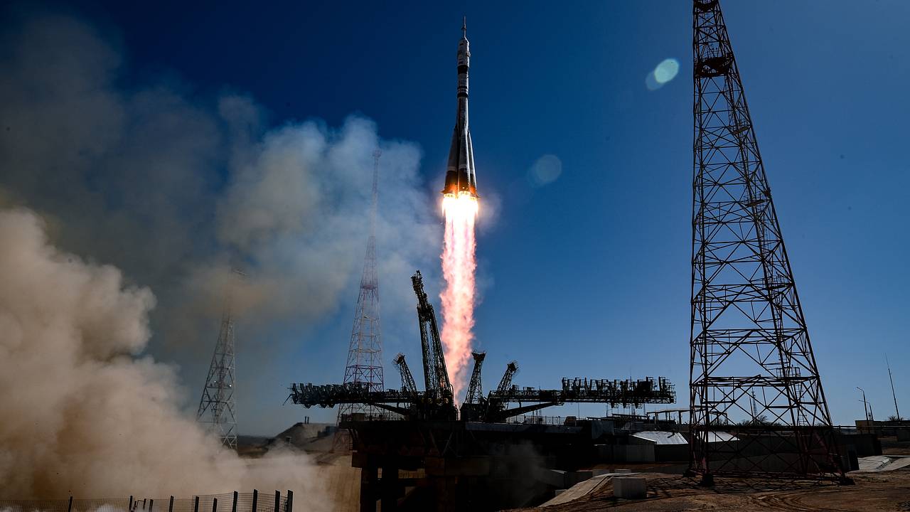 Иностранные туристы пробрались на Байконур ради фото ракеты и были оштрафованы Иностранные туристы пробрались на Байконур ради фото ракеты и были оштрафованы