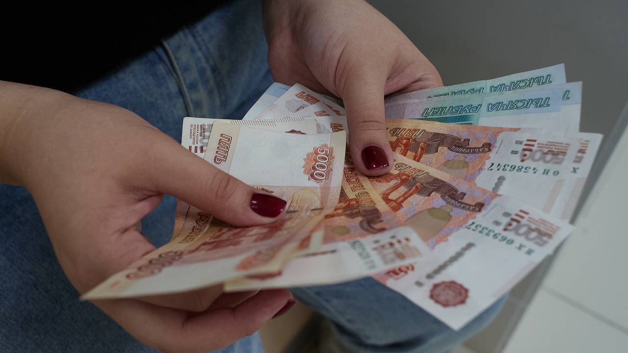 Россиянам рассказали о действиях при нехватке средств на оплату долгов по кредитке Россиянам рассказали о действиях при нехватке средств на оплату долгов по кредитке