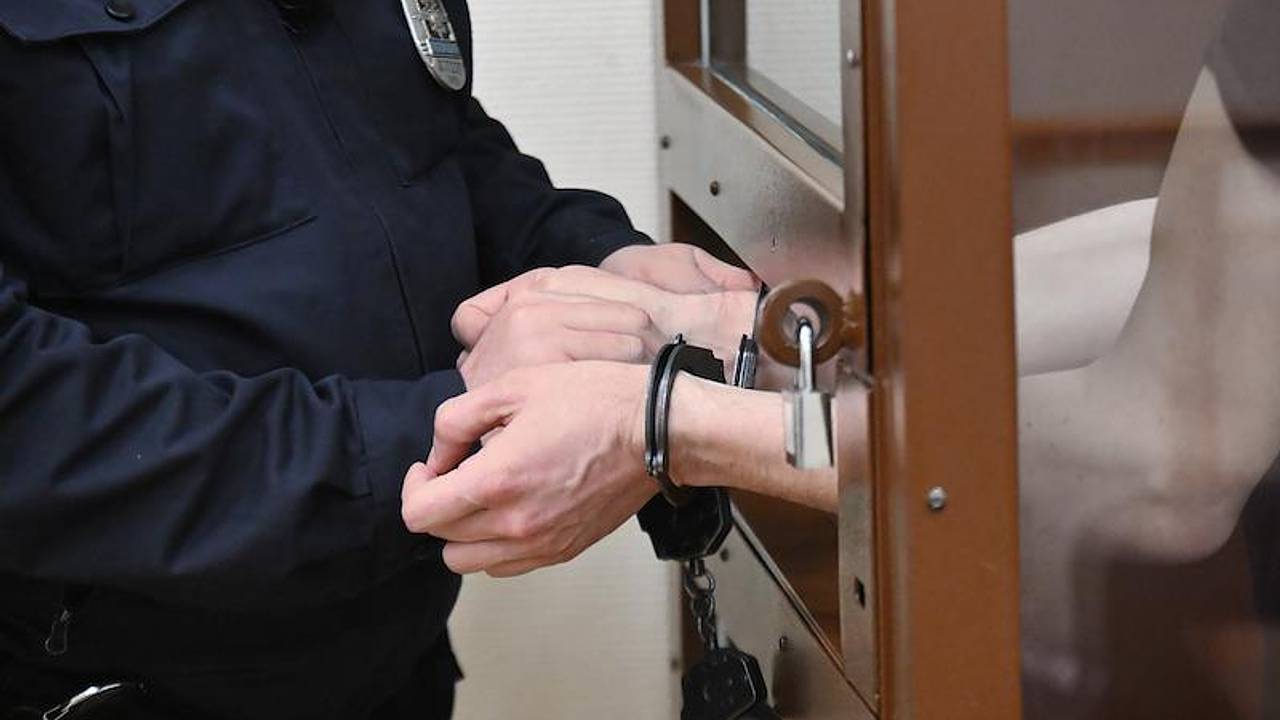 Возненавидевший своего сына-подростка россиянин зарубил его топором и получил приговор Возненавидевший своего сына-подростка россиянин зарубил его топором и получил приговор