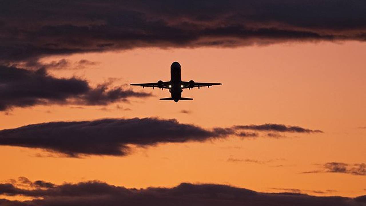 Самолет Ан 2 совершил экстренную посадку в Казахстане Самолет Ан 2 совершил экстренную посадку в Казахстане