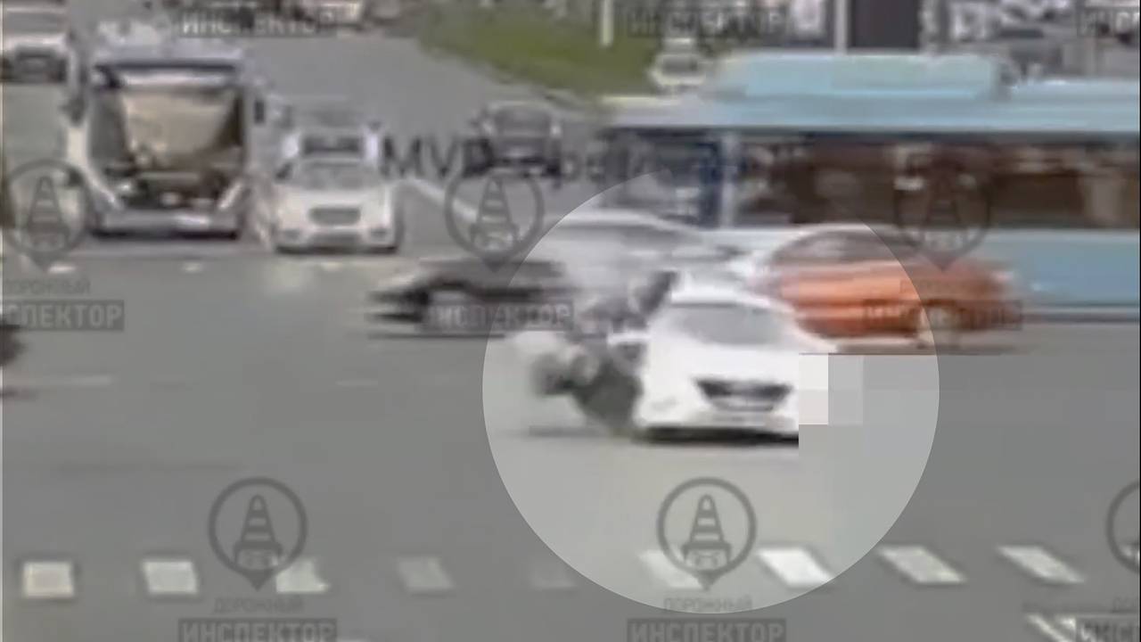 В Петербурге произошло столкновение байкера с полицейской машиной В Петербурге произошло столкновение байкера с полицейской машиной