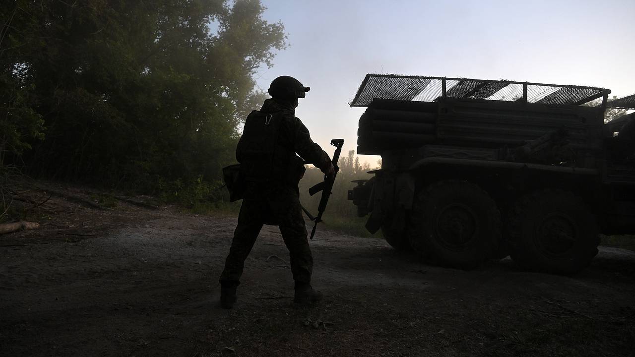 Российские войска начали брать в кольцо группировку ВСУ в ДНР Российские войска начали брать в кольцо группировку ВСУ в ДНР