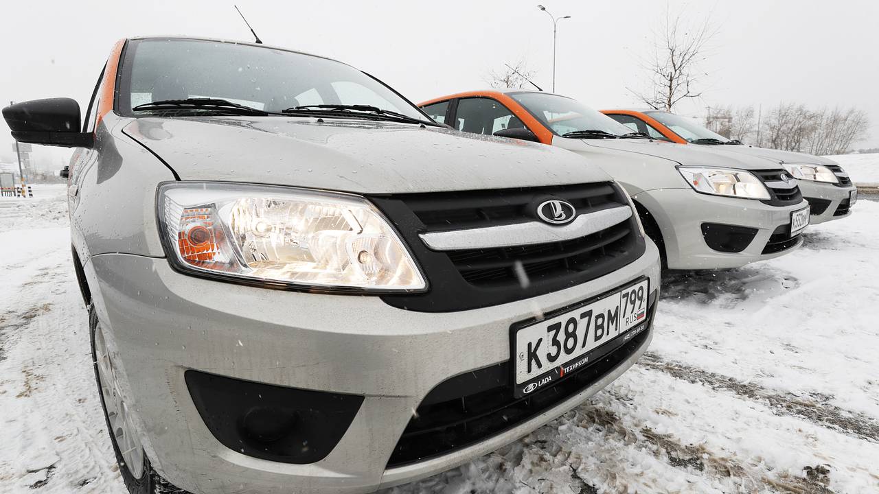 В России собрались перевести каршеринг на продукцию «АвтоВАЗа» В России собрались перевести каршеринг на продукцию «АвтоВАЗа»