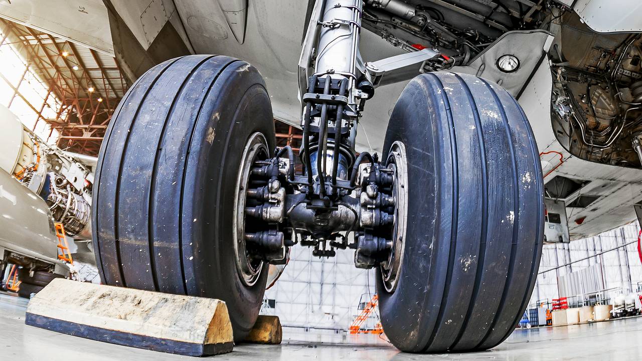Поляки заявили о задержании следовавшей в Россию партии шин для Boeing