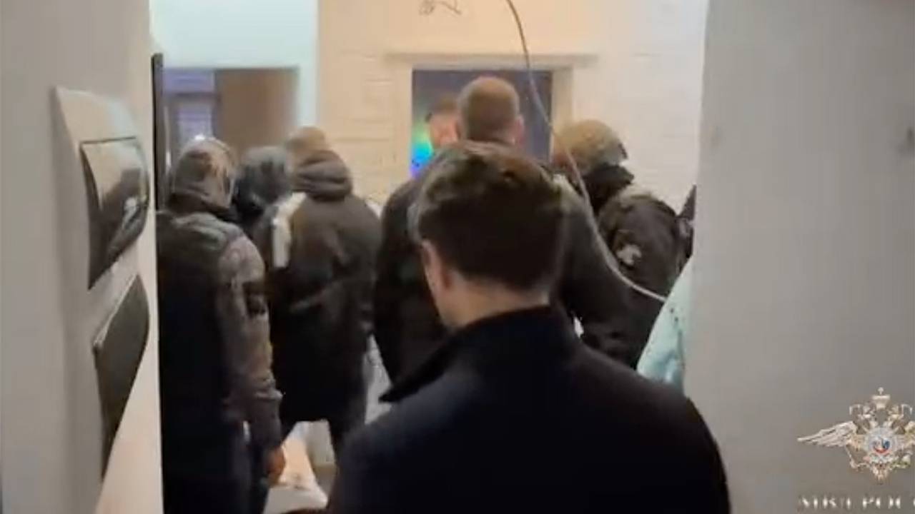 Появились кадры задержания обеспечивавших работу маркетплейса по продаже наркотиков Появились кадры задержания обеспечивавших работу маркетплейса по продаже наркотиков