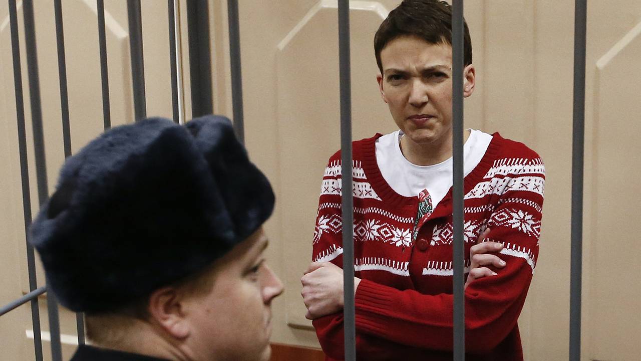 Избежала тюрьмы, обвинений в провалах на фронте и авиаудара. Что известно о помилованной Путиным украинской летчице Савченко? Избежала тюрьмы, обвинений в провалах на фронте и авиаудара. Что известно о помилованной Путиным украинской летчице Савченко?