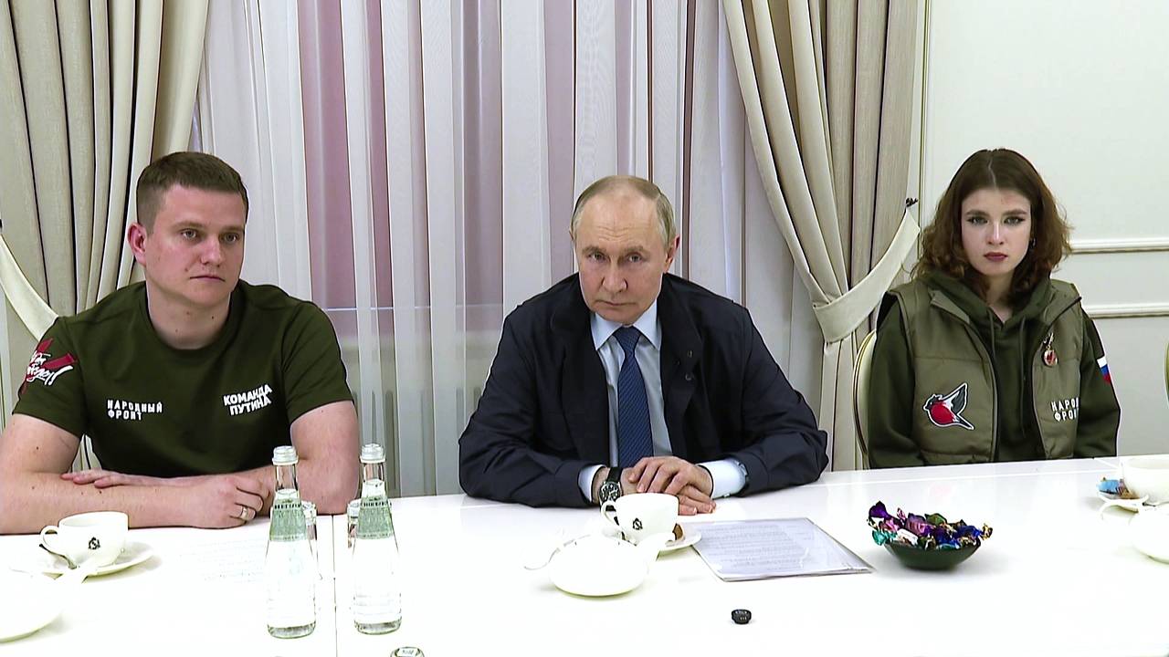Путин приехал в Курскую область впервые с момента ее освобождения и порассуждал об идиотах в ВСУ. О чем еще говорил президент? Путин приехал в Курскую область впервые с момента ее освобождения и порассуждал об идиотах в ВСУ. О чем еще говорил президент?