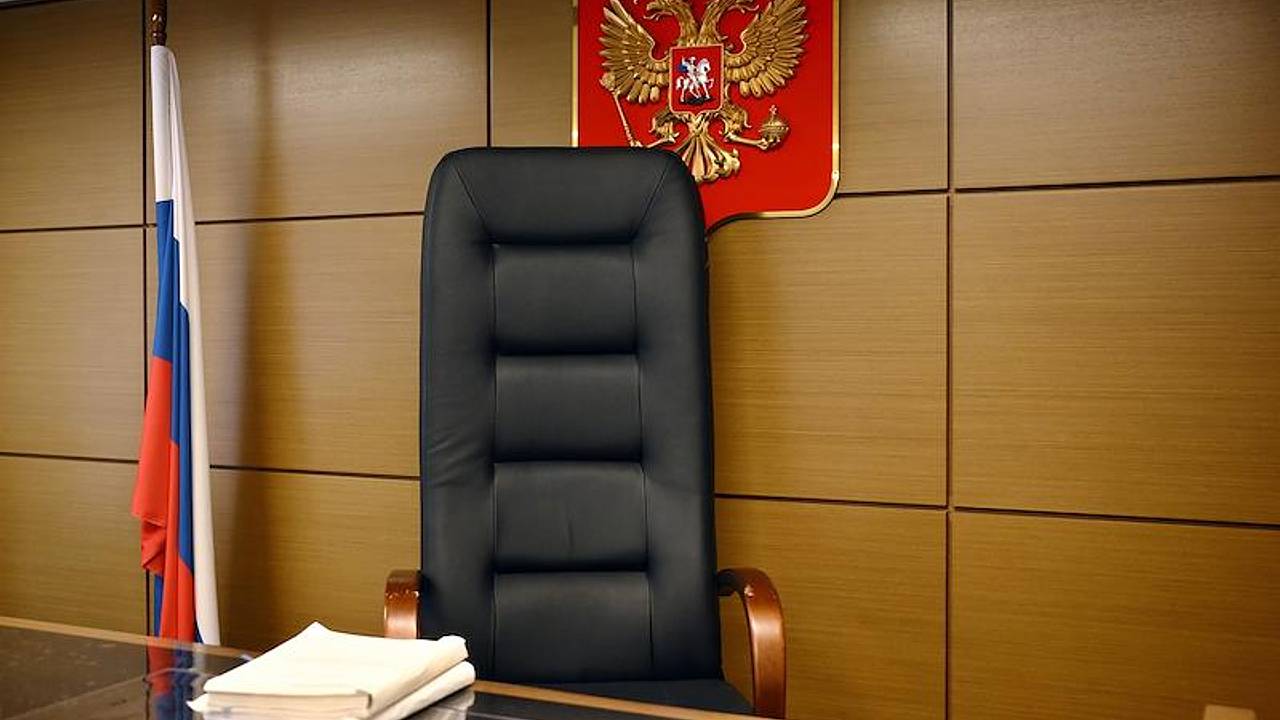 Халатное отношение к старому дереву стоило жизни ребенку и свободы чиновнику Халатное отношение к старому дереву стоило жизни ребенку и свободы чиновнику