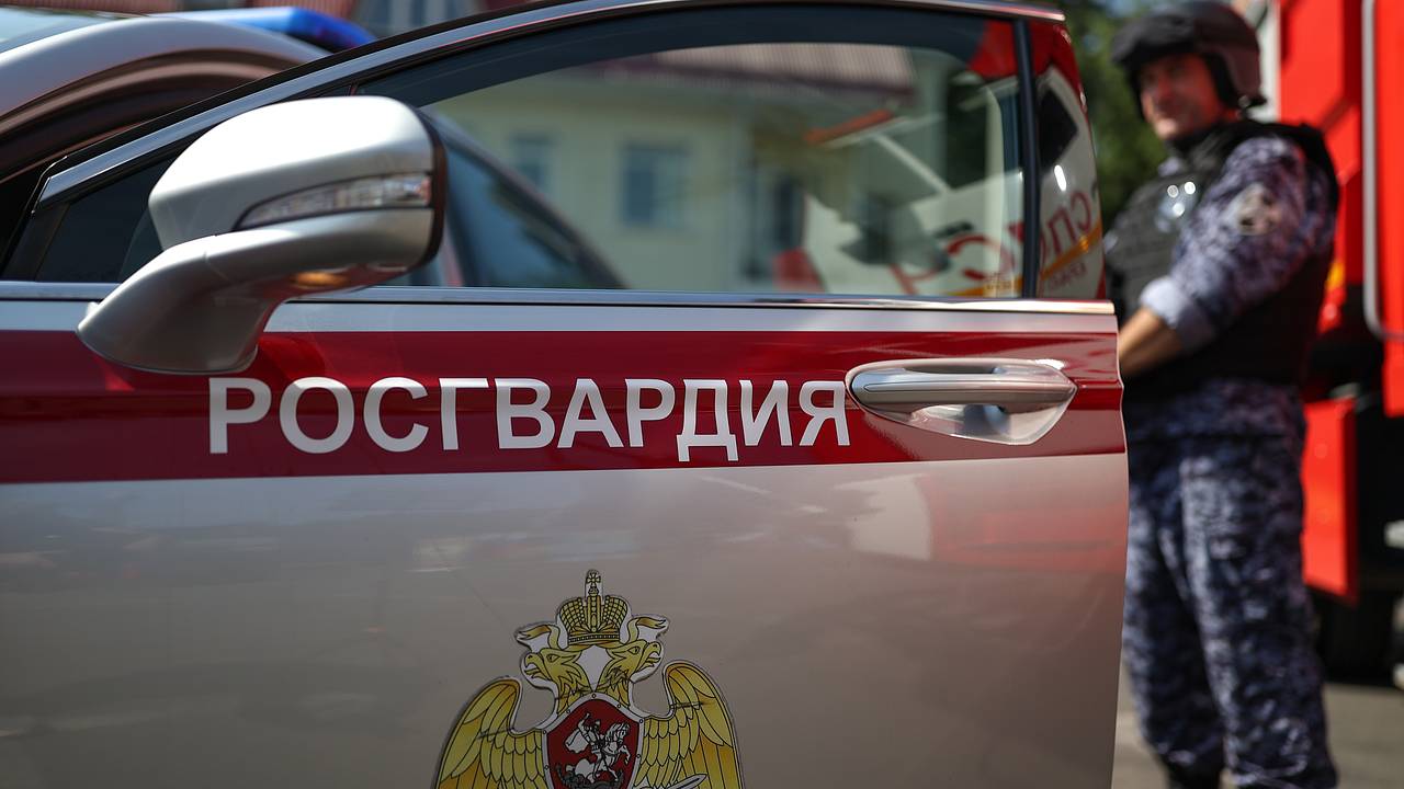 Пьяный мужчина устроил голый променад по коридору в российском санатории Пьяный мужчина устроил голый променад по коридору в российском санатории