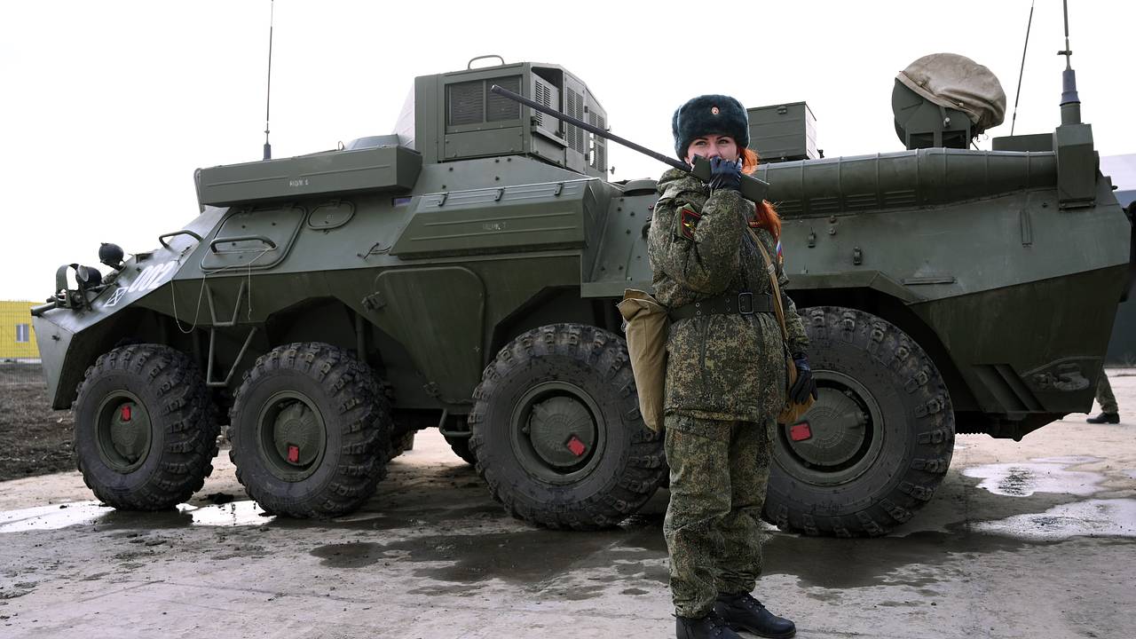 В России испытали новую радиостанцию для бронетехники В России испытали новую радиостанцию для бронетехники