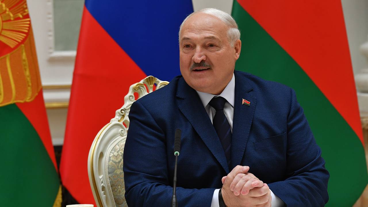 Лукашенко призвал всем сажать картошку Лукашенко призвал всем сажать картошку