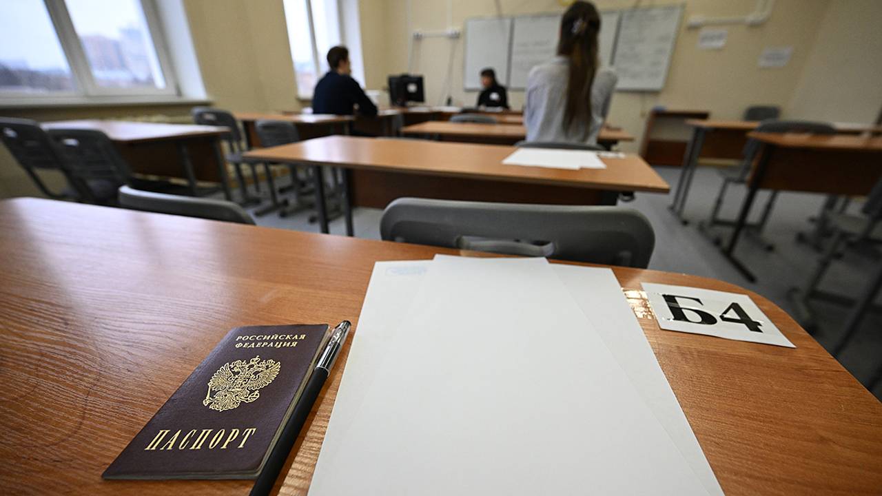 Российскую школьницу с иконой отказались пускать на ЕГЭ