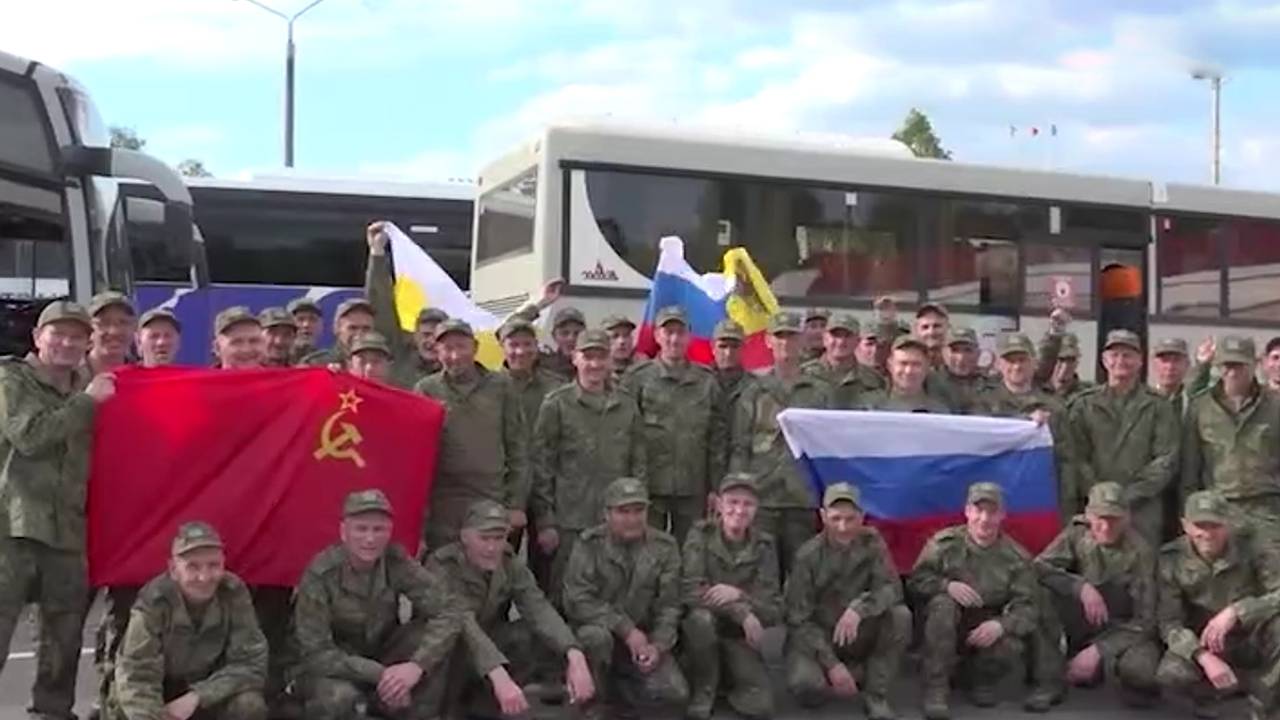 Появились кадры первого этапа самого масштабного обмена пленными за всю спецоперацию