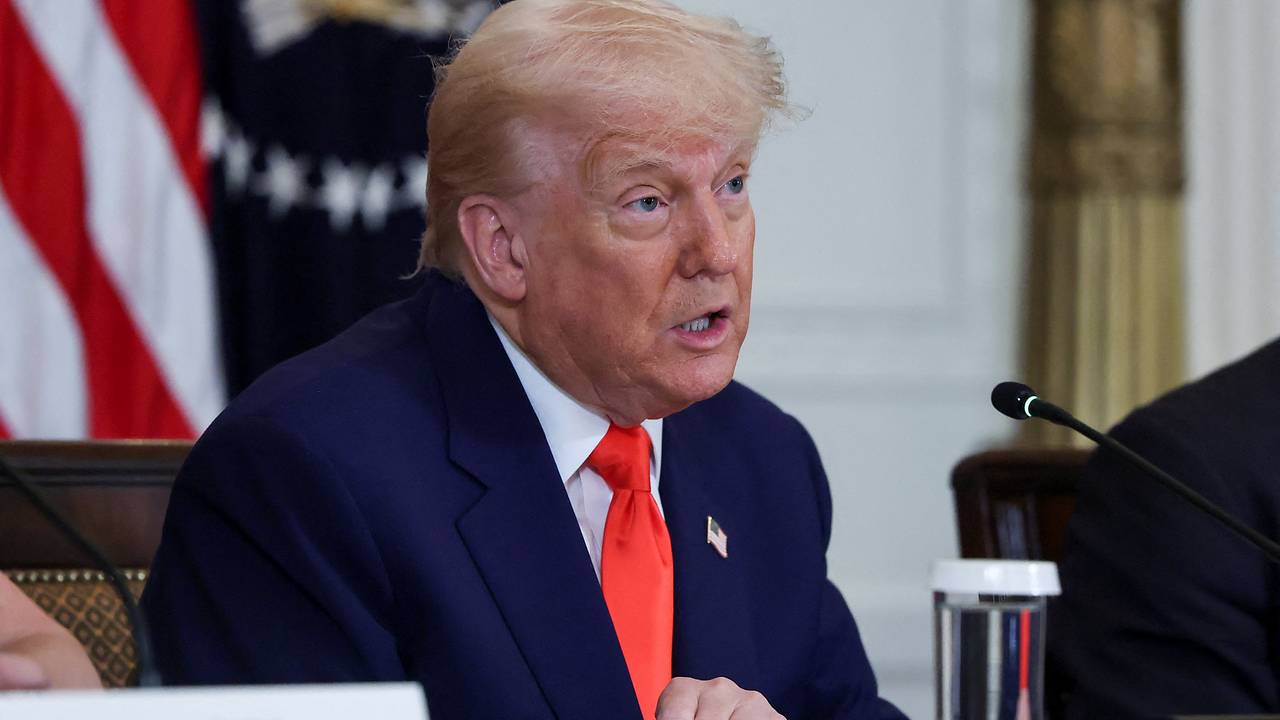 Трамп предложил установить для Евросоюза импортные пошлины в 50 процентов Трамп предложил установить для Евросоюза импортные пошлины в 50 процентов