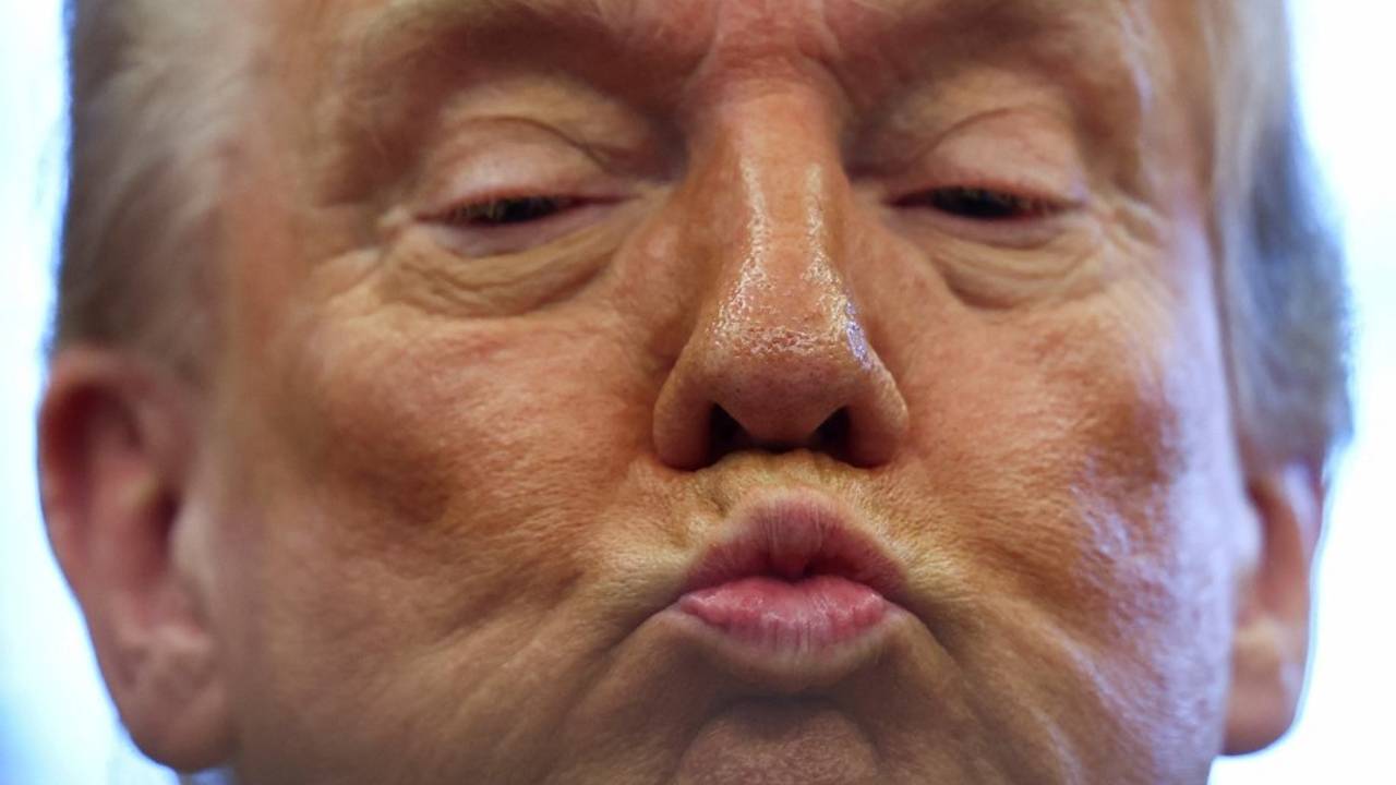 В США указали на одержимость Трампа внешностью других мужчин В США указали на одержимость Трампа внешностью других мужчин
