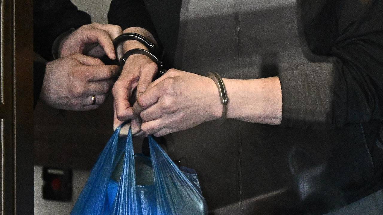 Иностранец спрятал в машине слитки золота и попытался их вывезти из России Иностранец спрятал в машине слитки золота и попытался их вывезти из России