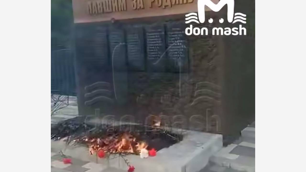 В России девятилетний мальчик поджег мемориал героям Великой Отечественной войны В России девятилетний мальчик поджег мемориал героям Великой Отечественной войны
